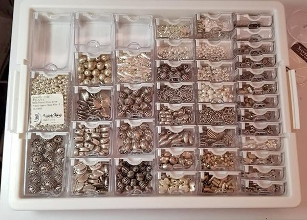 How to Organize Beads: 35 Bead Storage Tips and Tricks  Bead storage,  Jewelry supplies organization, Bead organization