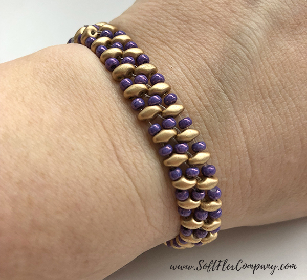 Make a colorful bracelet using Stretch Magic 6