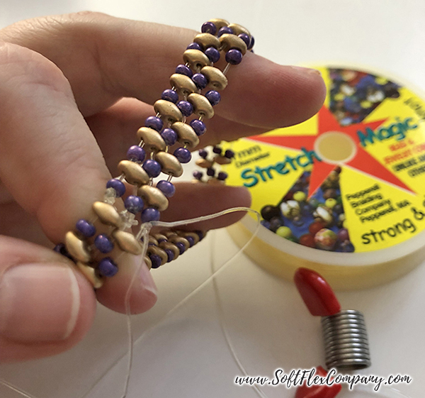 Make a colorful bracelet using Stretch Magic 5