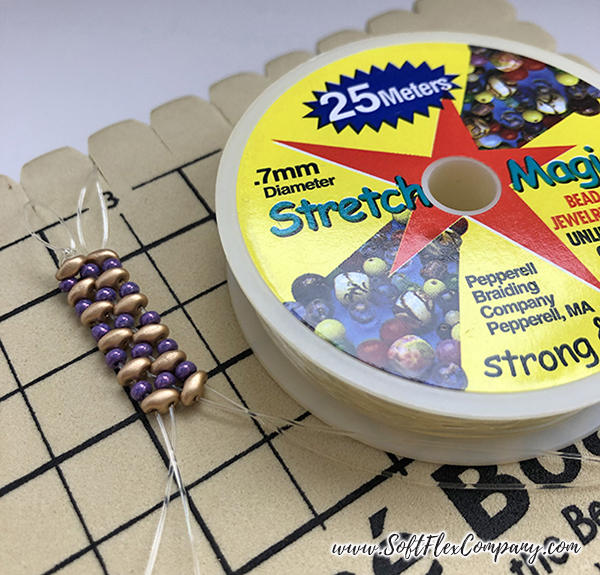 Make a colorful bracelet using Stretch Magic 1