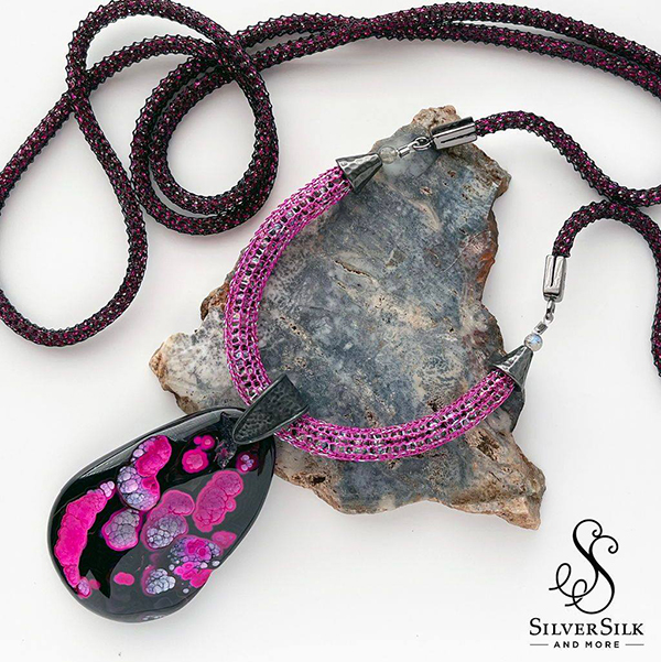 SilverSilk Pink Hollow Mesh Necklace by Nealay Patel