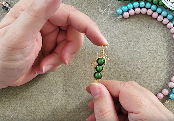 How To Make A Pea Pod Charm With Soft Flex Craft Wire - Soft Flex Company