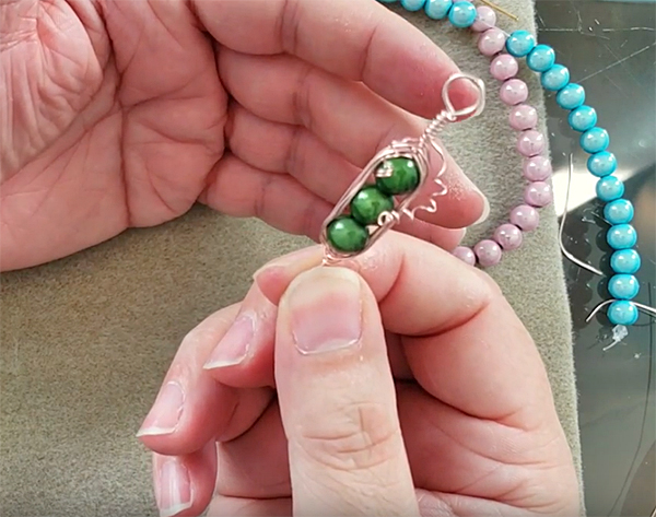 How To Make A Pea Pod Charm With Soft Flex Craft Wire - Soft Flex Company